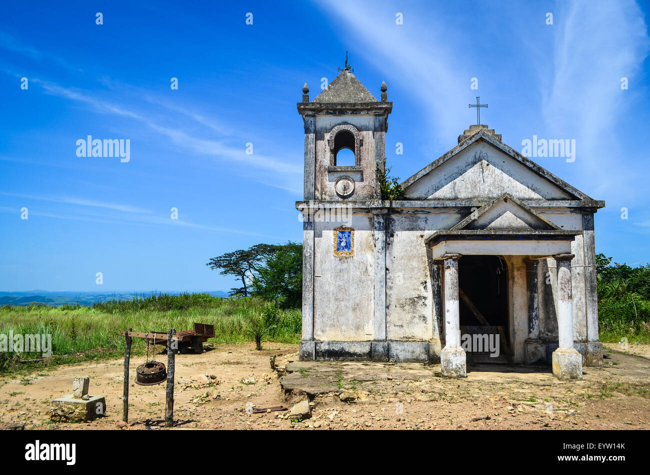 Vecchia chiesa parzialmente in rovina nella Monserrate, Angola Foto Stock