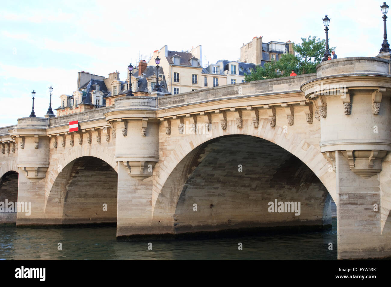 Pont Neuf, il più antico ponte che attraversa il fiume Senna a Parigi, Francia. Foto Stock