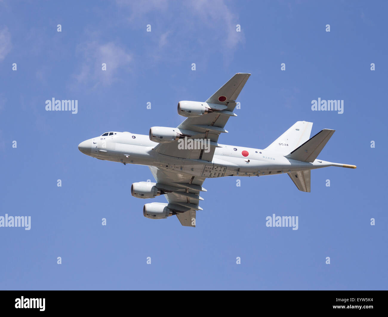 Un giapponese Kawasaki P-1 quattro-jet Pattuglia Marittima aeromobili battenti al 2015 Royal International Air Tattoo Foto Stock
