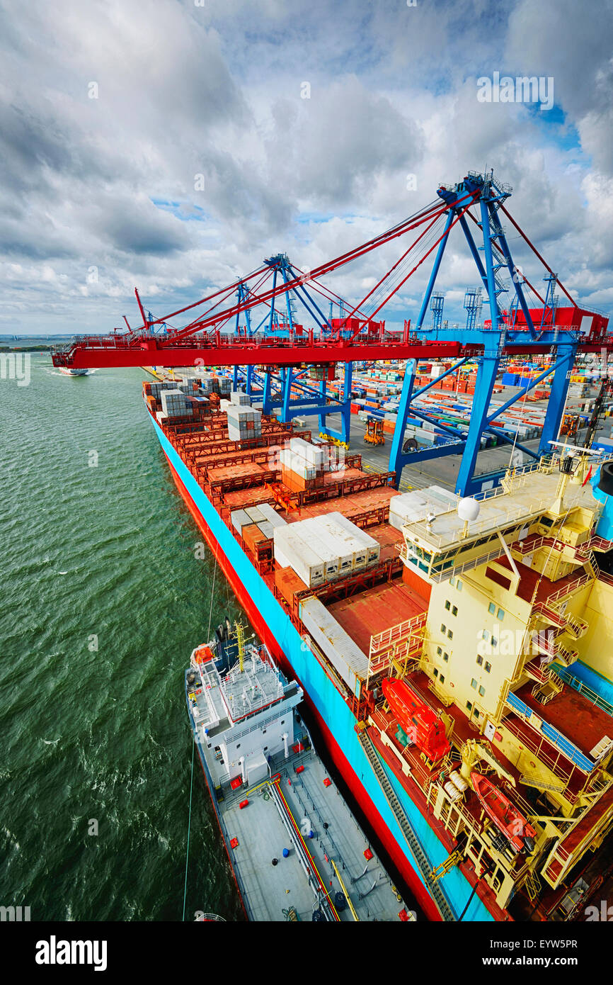 Contenitore grande porto e la nave venga caricato, veduta aerea porta di grandi dimensioni Foto Stock