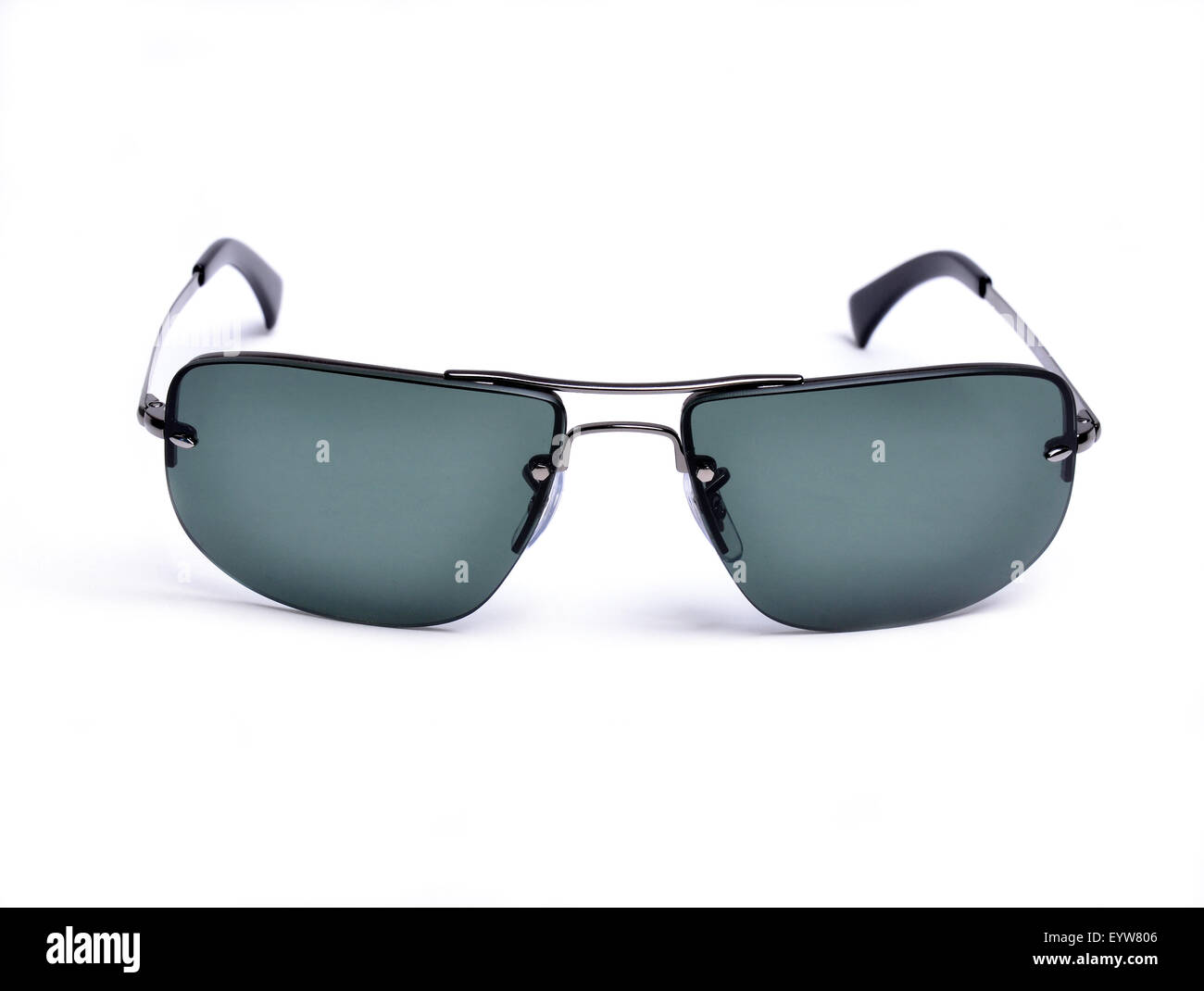 Occhiali da sole isolato su sfondo bianco Foto Stock
