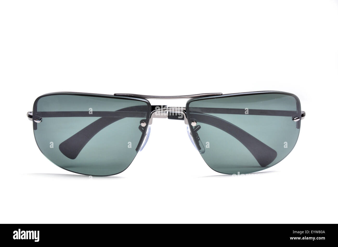 Occhiali da sole isolato su sfondo bianco Foto Stock