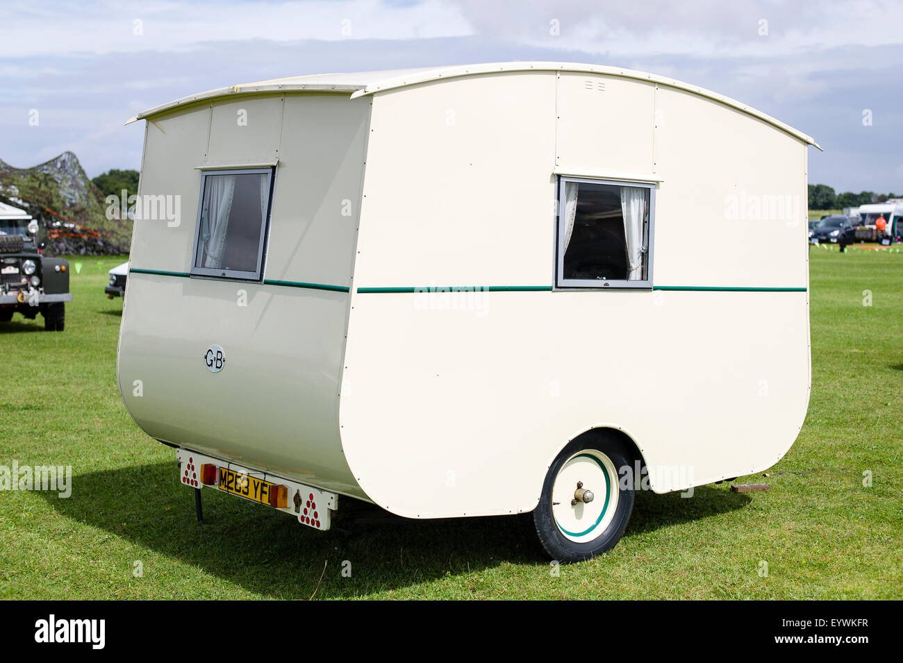 Raven Mignon touring caravan risalente agli anni quaranta del secolo scorso in un inglese visualizza Foto Stock