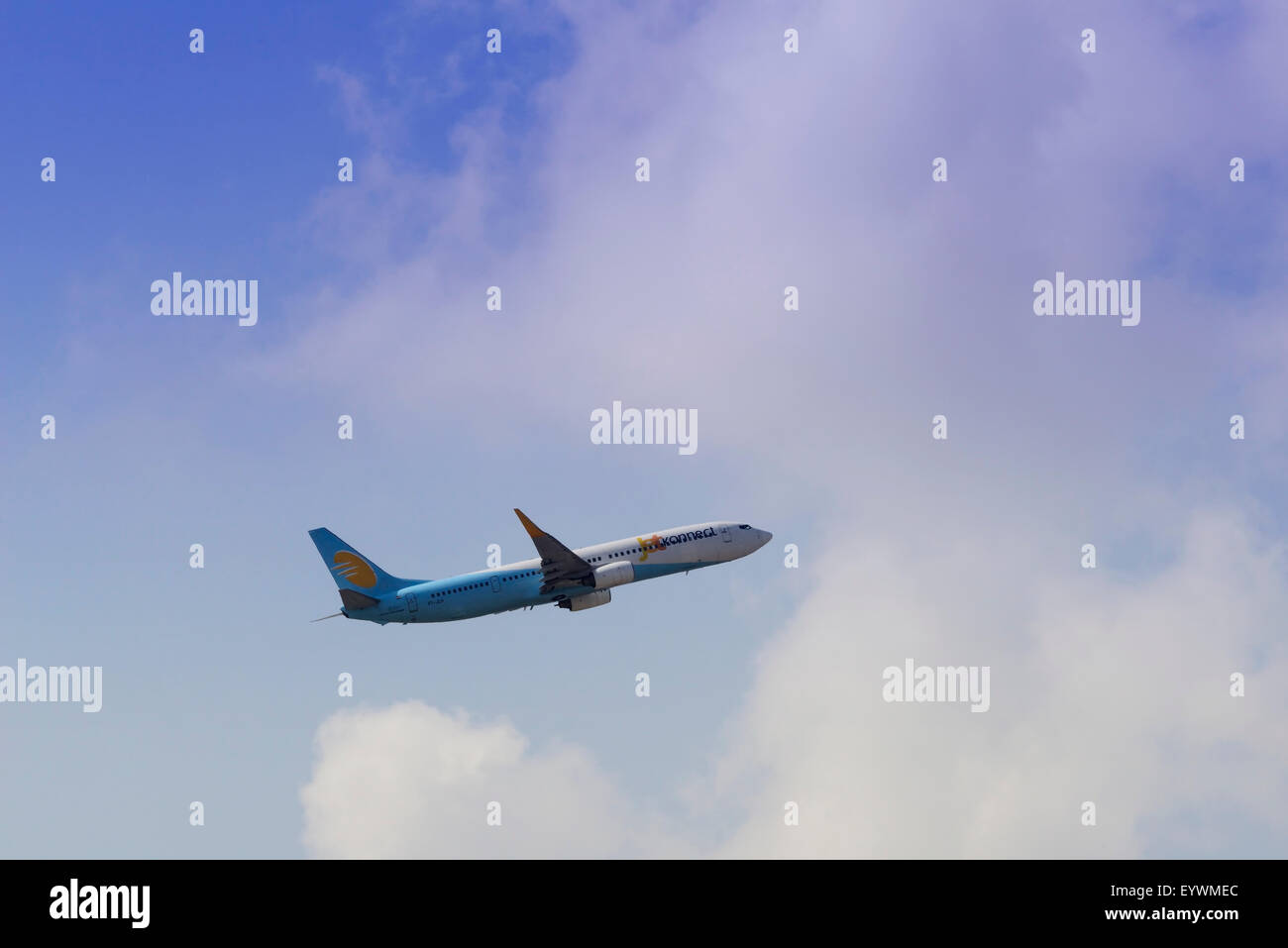 Bombay,India-March 15 2015: Jet konnect Airlines Boeing 737-700 decollare Bombay Aeroporto nazionale . Foto Stock
