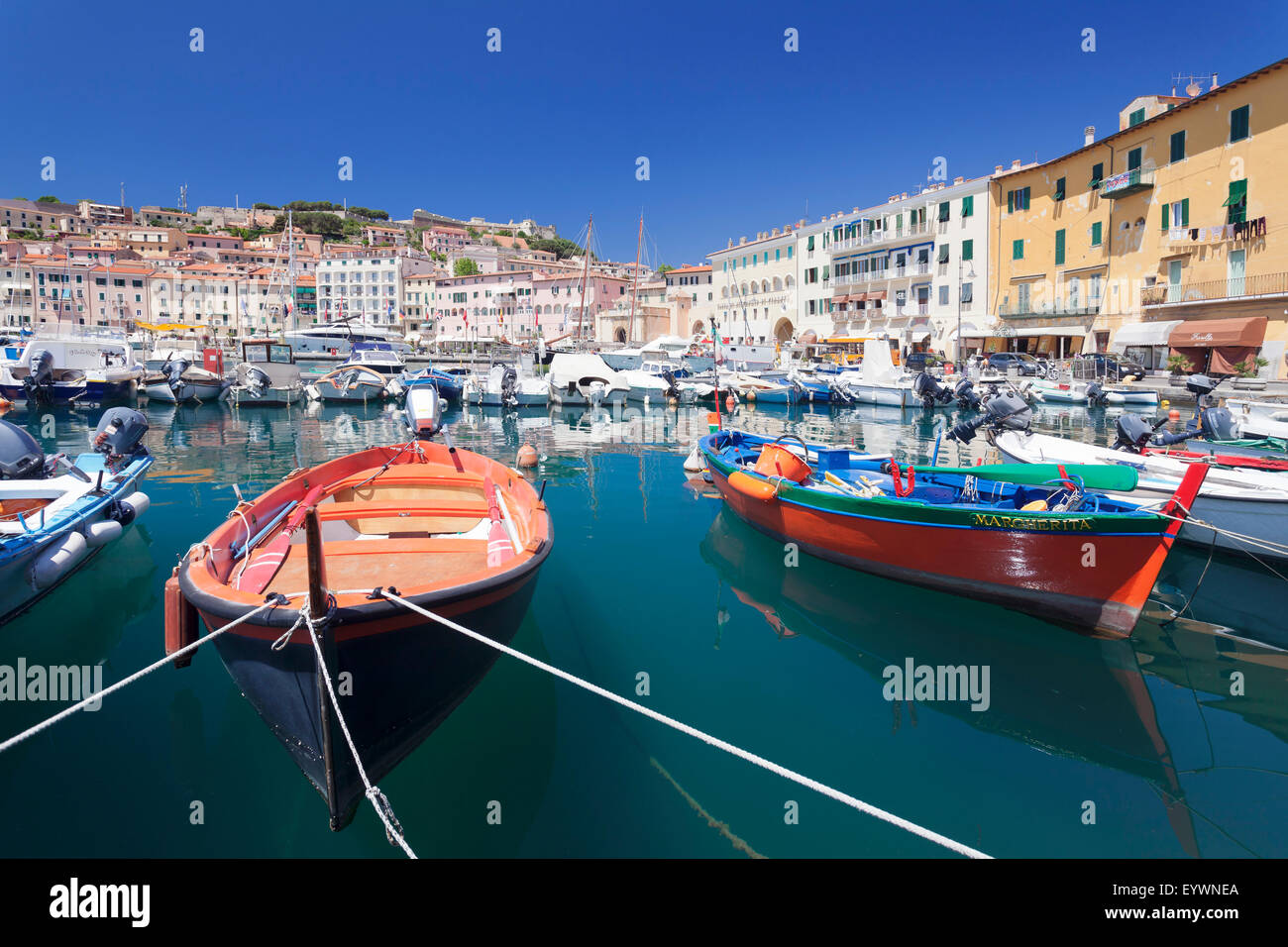 Porto con barche da pesca, Portoferraio, Isola d'Elba, Provincia di Livorno, Toscana, Italia, Mediterraneo, Europa Foto Stock
