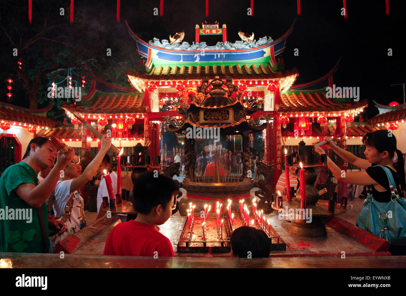 Capodanno cinese nel tempio pagoda di Sibu, Sarawak, Borneo, Malaysia, Asia sud-orientale, Asia Foto Stock