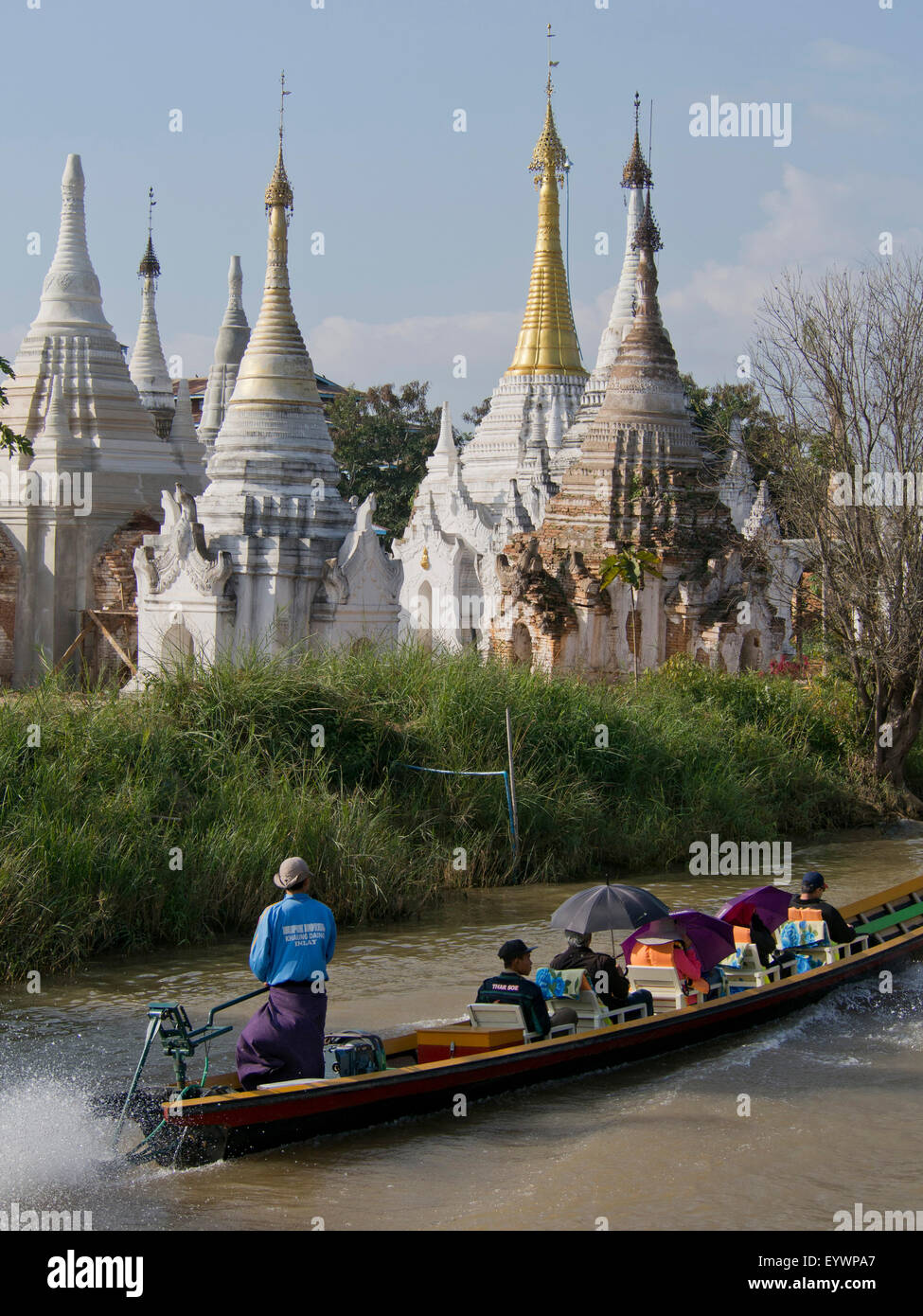 I turisti su una barca nel Lago Inle, Stato Shan, Myanmar (Birmania), Asia Foto Stock