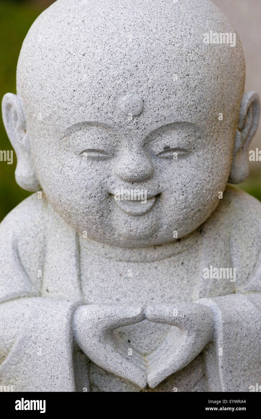 Statua di monaco buddista, Fo Guang Shan temple, Bussy St George, Seine et Marne, Francia, Europa Foto Stock