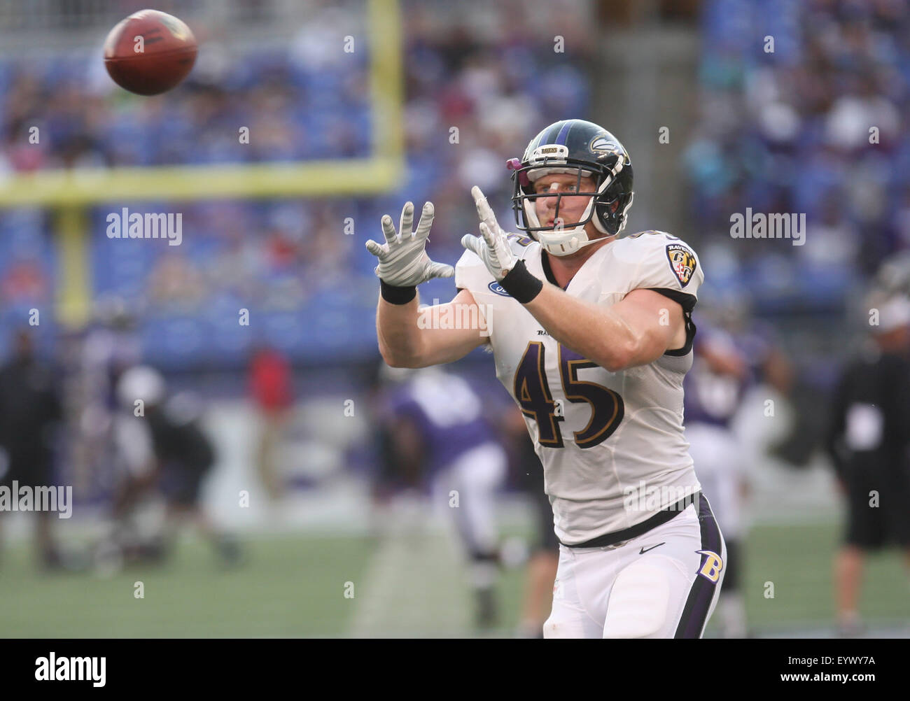 Baltimore Ravens OLB Brennen Beyer (45) partecipa a una pratica del team di M&T Bank Stadium di Baltimora, MD il 3 agosto 2015. Foto/ Mike Buscher/Cal Sport Media Foto Stock