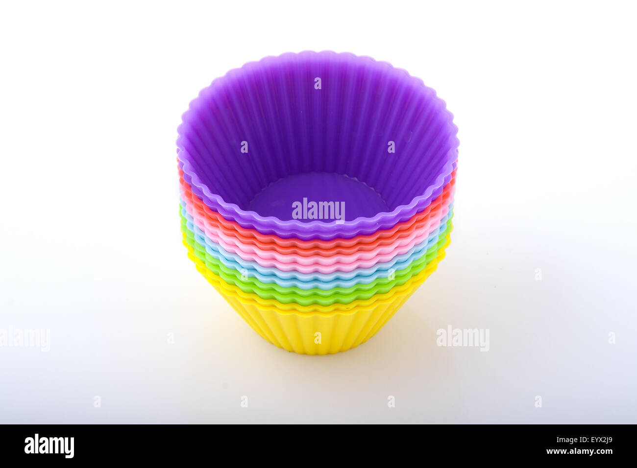 Torta colorata stampi, isolato Foto Stock
