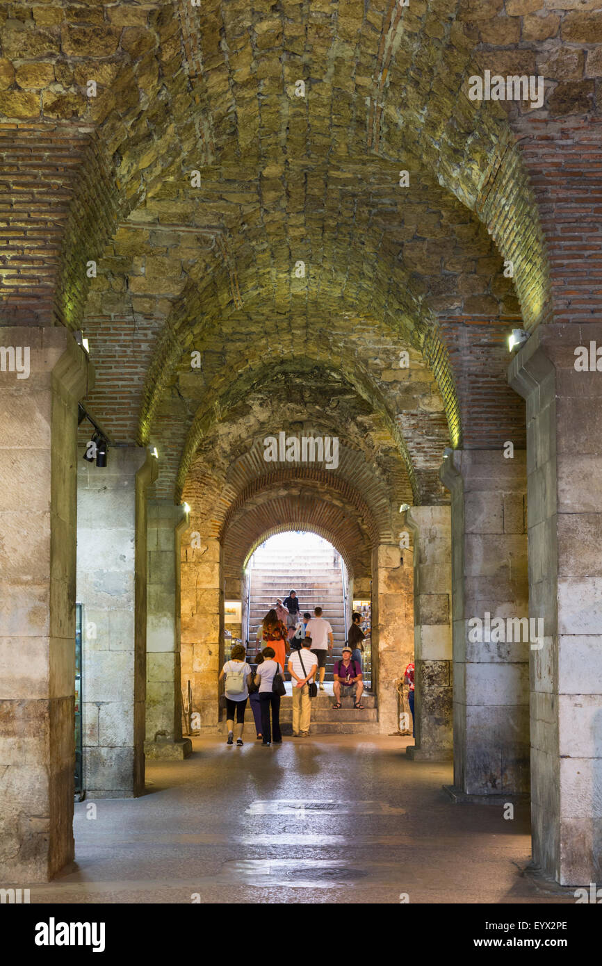 Split, Dalmazia, Croazia. Il seminterrato sale del Palazzo di Diocleziano. Foto Stock