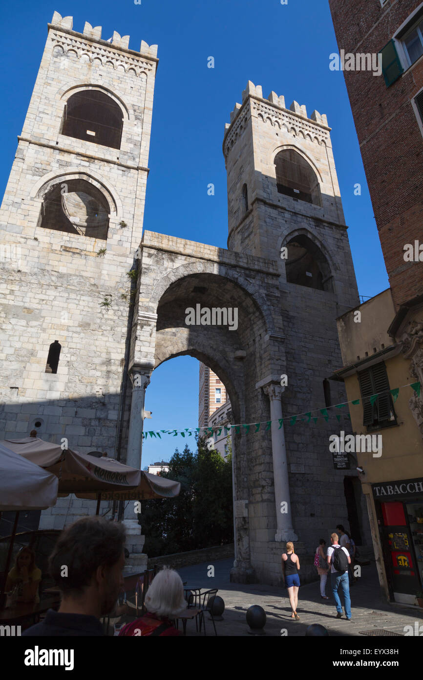 Genova, liguria, Italy. Porta Soprana, Eastern gateway nella città. Foto Stock