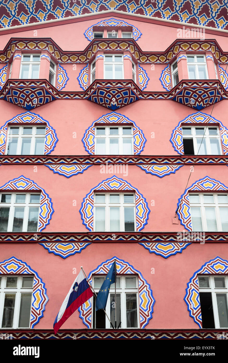 Lubiana, Slovenia. La facciata della Banca cooperativa (Zadruzna gospodarska banka) progettata dall architetto Ivan Vurnik, 1884-1971. Foto Stock