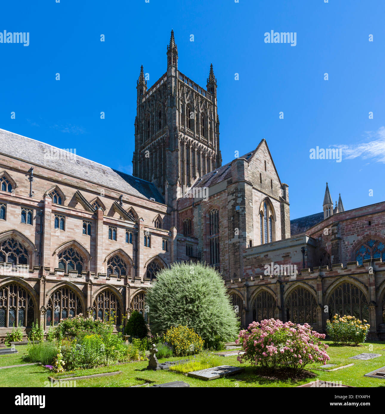 La Cattedrale dal chiostro, Worcester, Worcestershire, England, Regno Unito Foto Stock