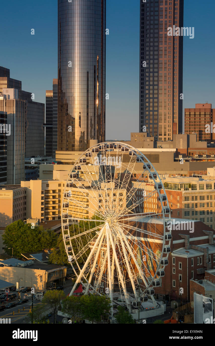Vista del cielo ruota panoramica Ferris Centennial Olympic Park Downtown Atlanta in Georgia negli Stati Uniti Foto Stock