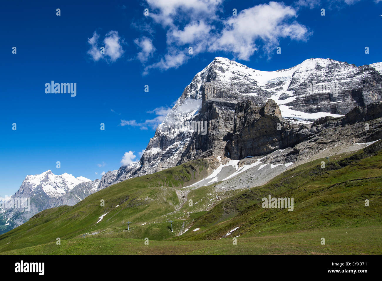 L'Eiger mostrando la sua famigerata parete nord, Svizzera. Foto Stock