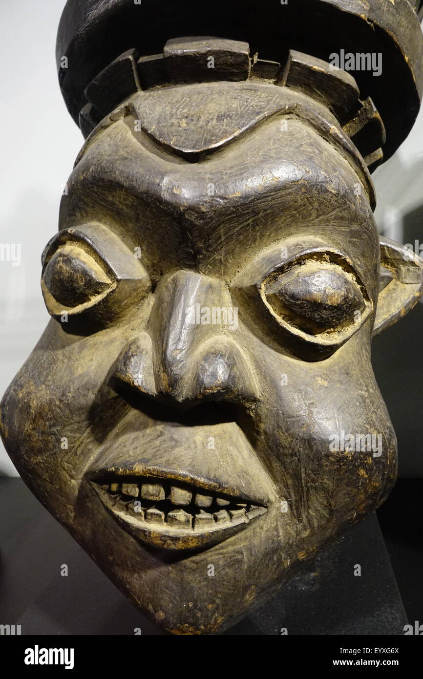 In legno tappo africana maschera da Bamileke, Camerun esposte presso il Museo delle Arti e delle Scienze, Daytona Beach, Florida Foto Stock
