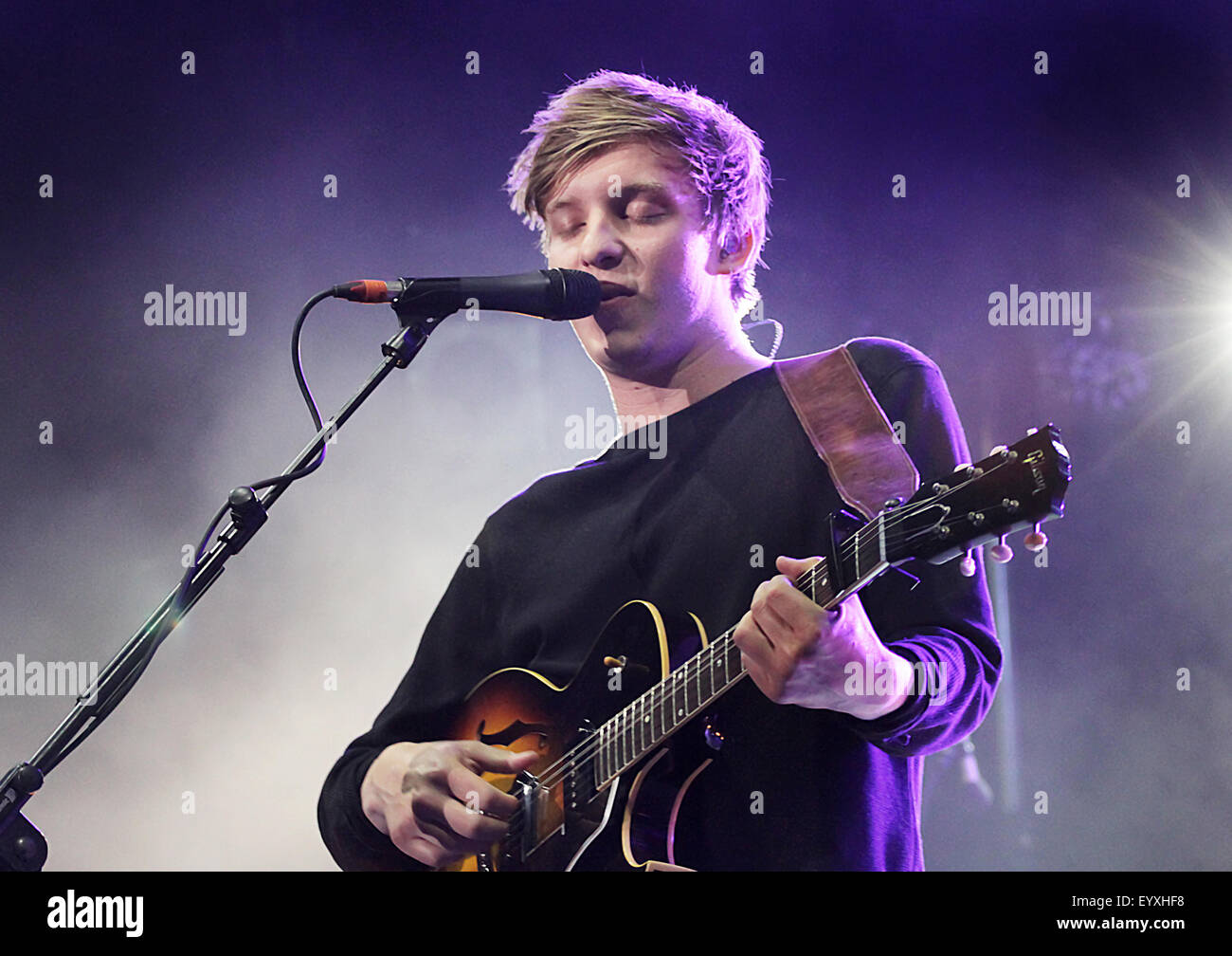 George Ezra esecuzione dal vivo sul palco a Manchester O2 Apollo con: George Esdra dove: Manchester, Regno Unito quando: 03 giu 2015 C Foto Stock