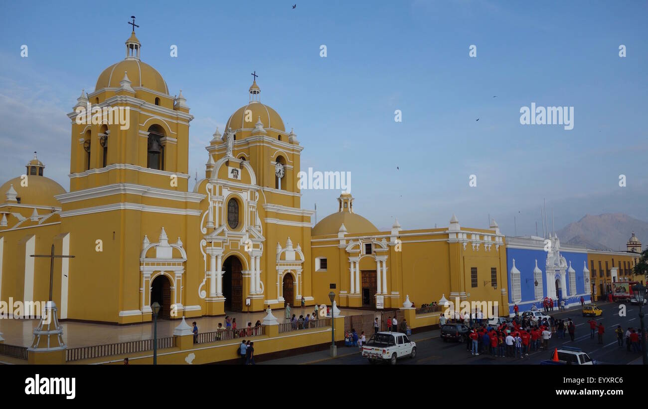 Trujillo la cattedrale in Plaza de Armas di Trujilo, La Libertad provincia, Perù. Foto Stock