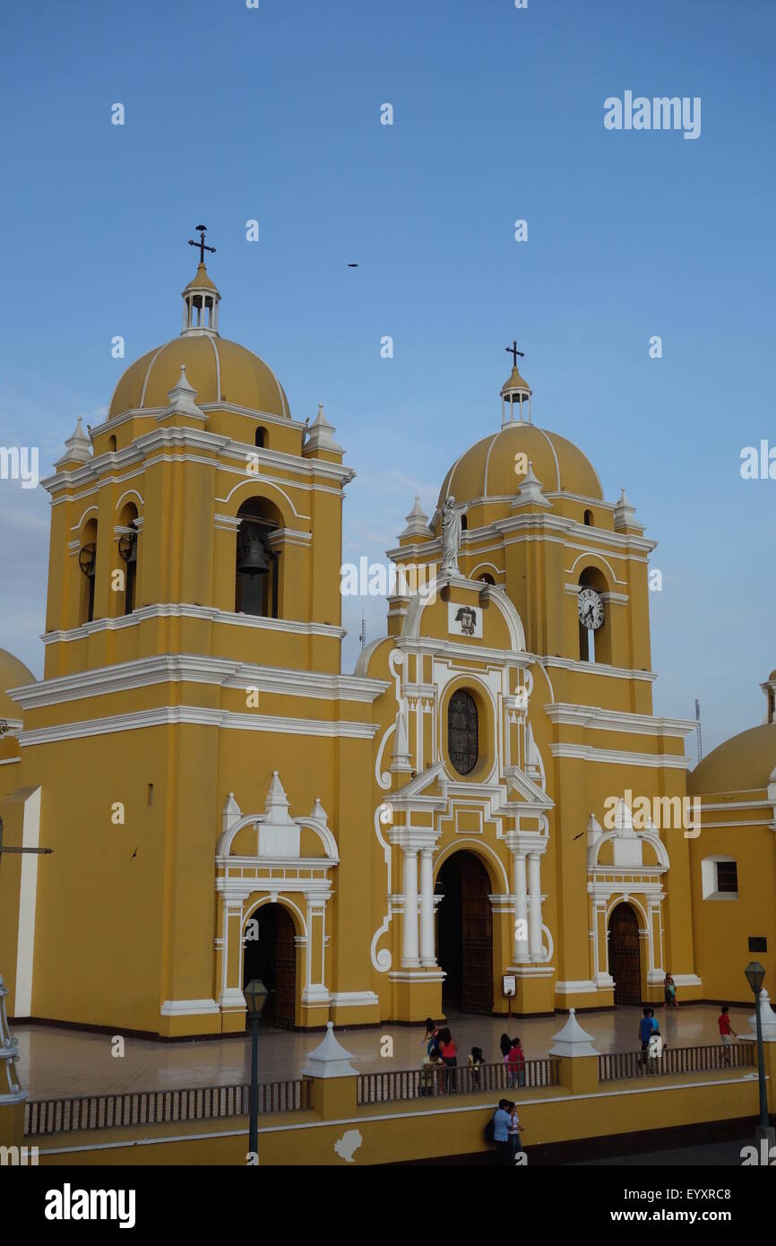 Trujillo la cattedrale in Plaza de Armas di Trujilo, La Libertad provincia, Perù. Foto Stock