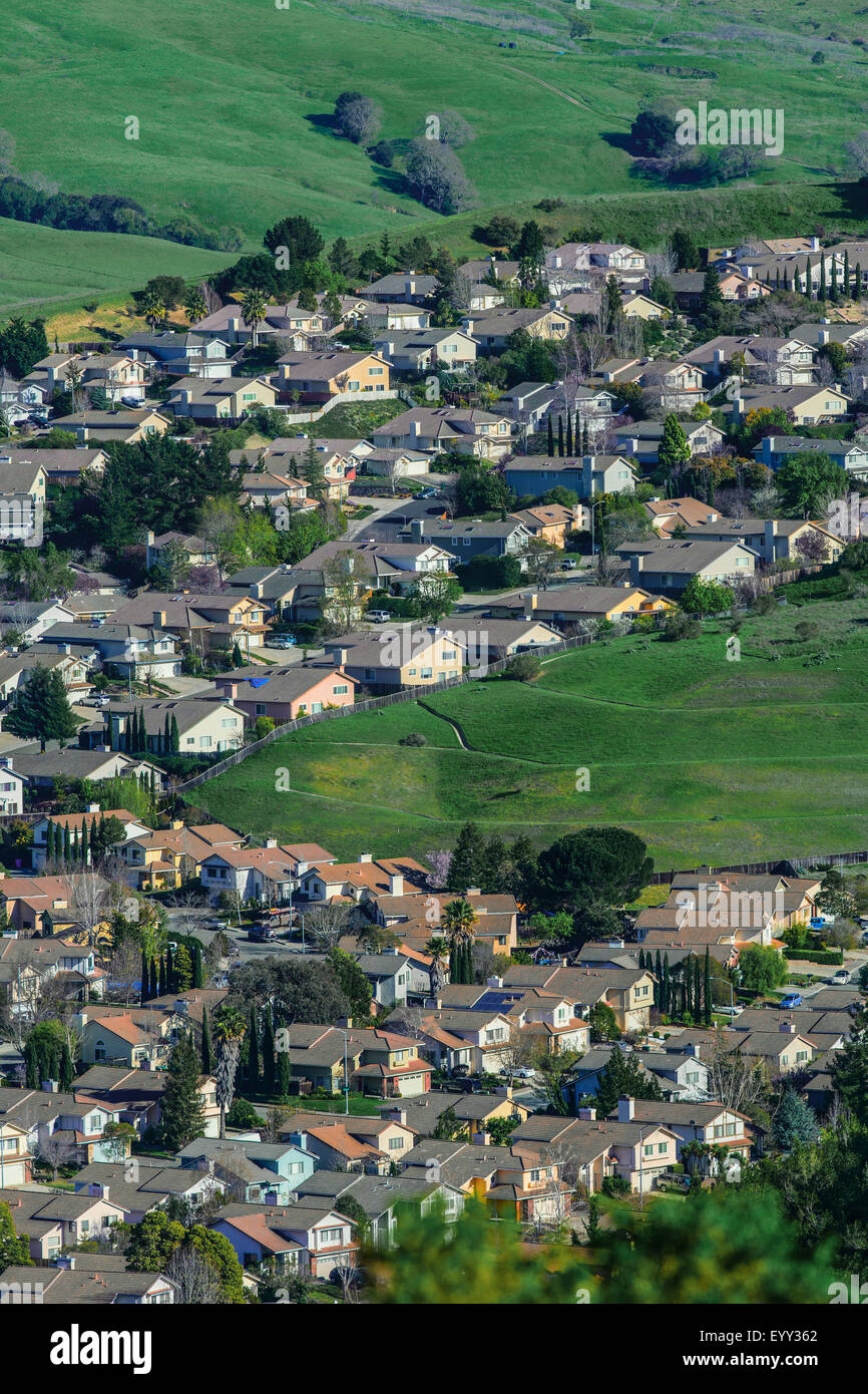 Vista aerea della zona suburbana nel paesaggio di laminazione Foto Stock