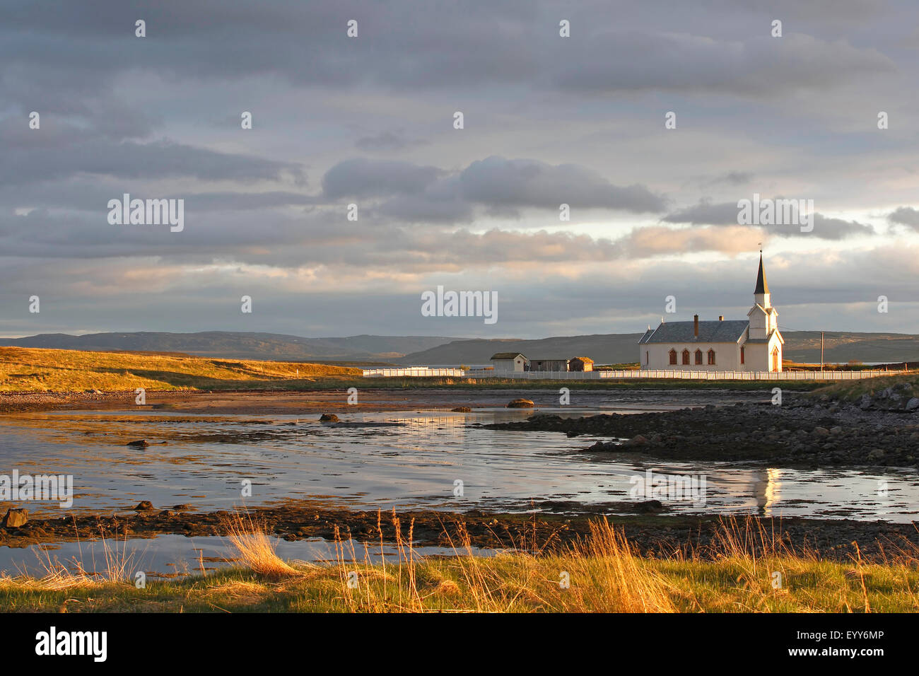 Villaggio Fishersmen Vissersdorp al mare Barentz, Norvegia, Lapponia, Varangerfjord, Vissersdorp Foto Stock