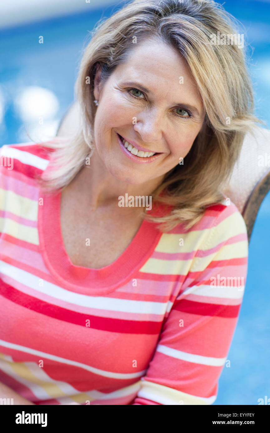 Close up sorridente donna caucasica Foto Stock