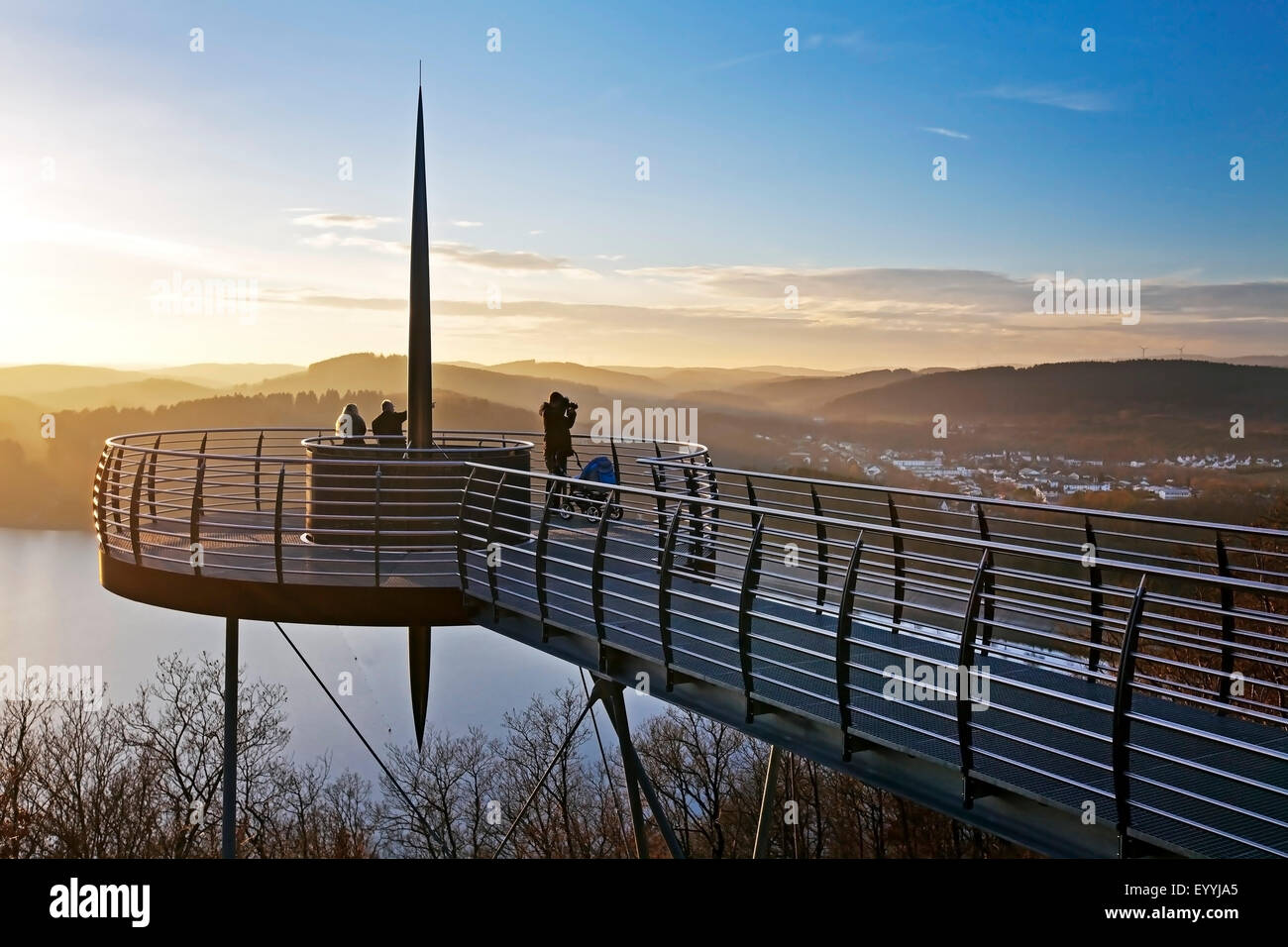 Skywalk Biggeblick al tramonto, in Germania, in Renania settentrionale-Vestfalia, Sauerland, Attendorn Foto Stock