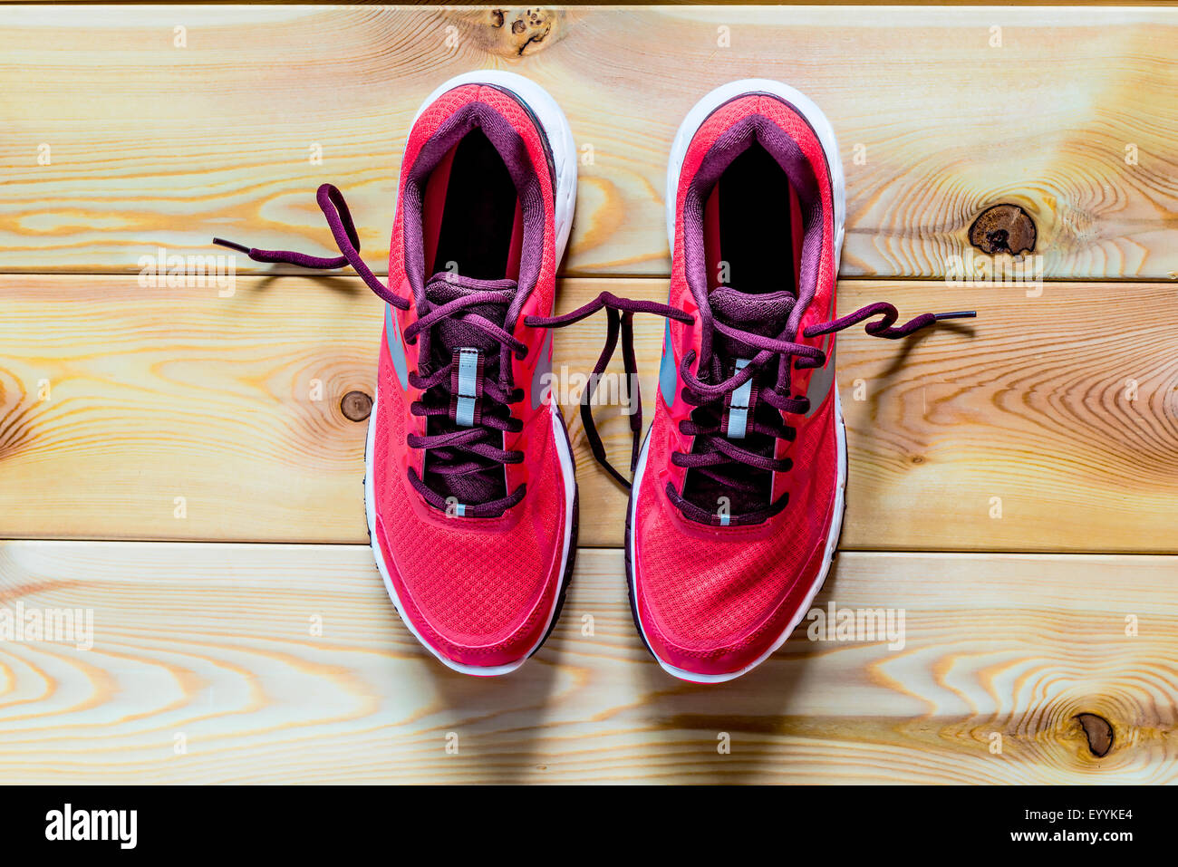 Scarpe donna rosa per la corsa su asfalto Foto stock - Alamy