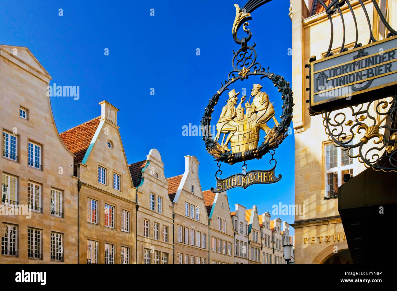 Segno Stuhlmacher sulla parte anteriore delle facciate in pietra arenaria del Prinzipalmarkt, in Germania, in Renania settentrionale-Vestfalia, Muensterland, Munster Foto Stock