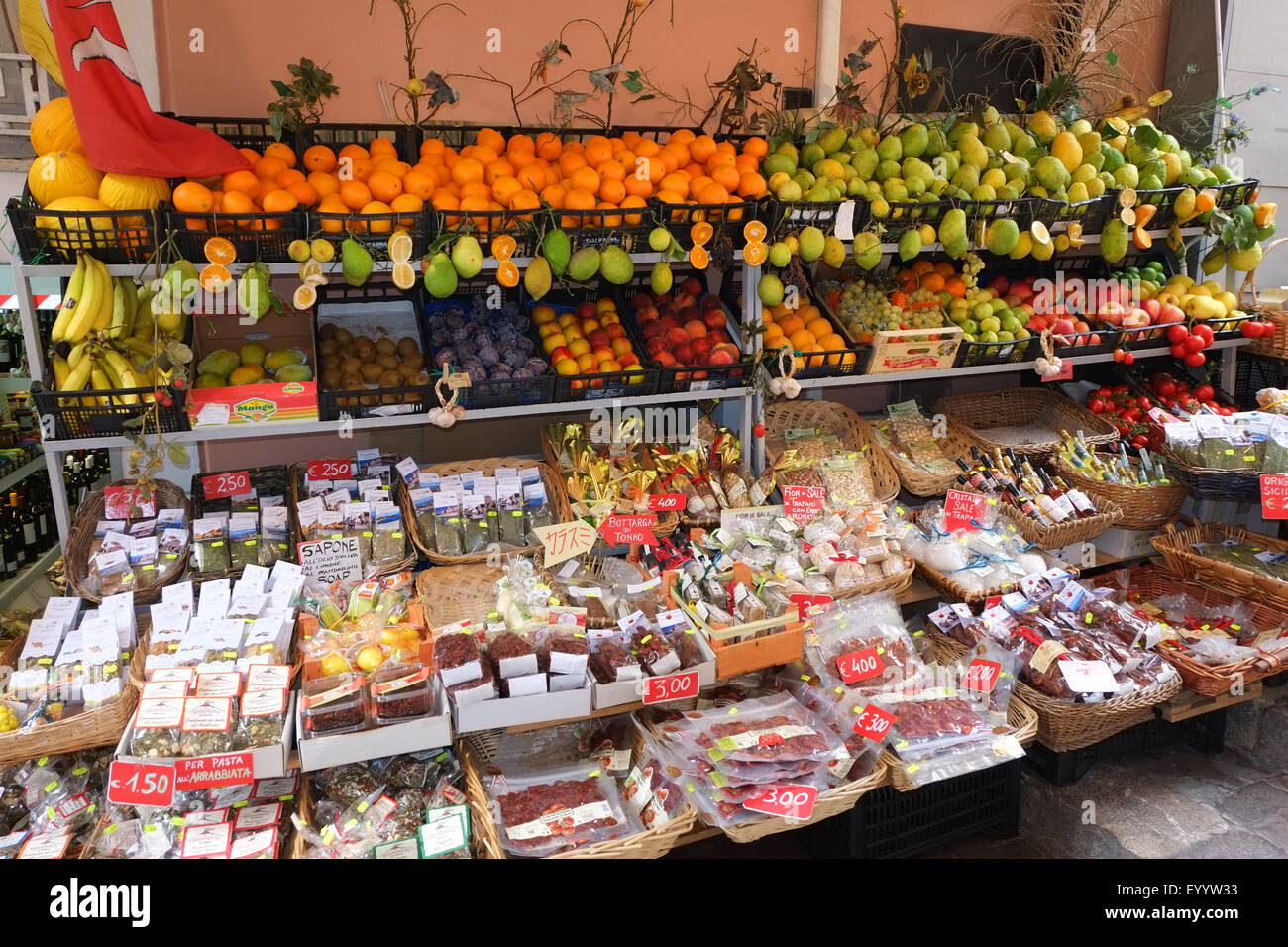 Negozio di generi alimentari, mercato,TAOMINA,Sicilia,Italia Foto Stock