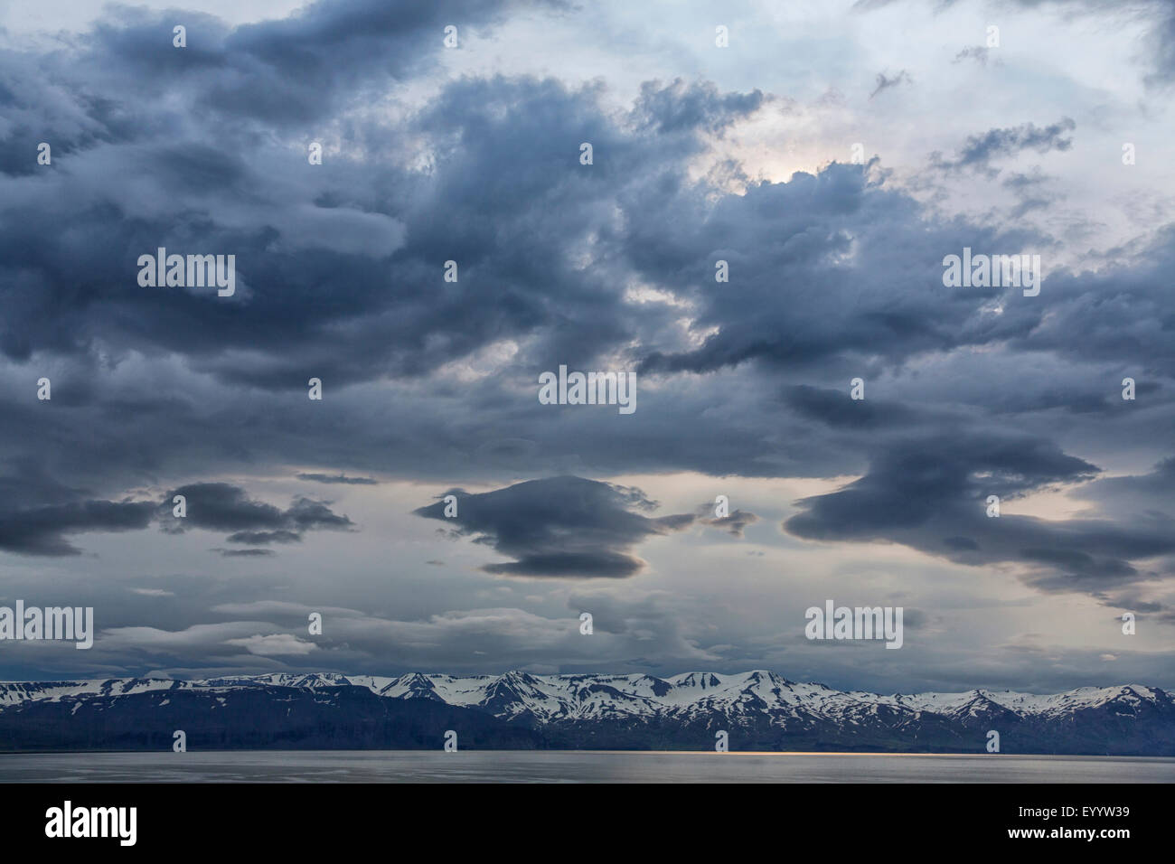 Nuvole sopra Joekulsarlon lago glaciale, Islanda, Husavi¡k Foto Stock