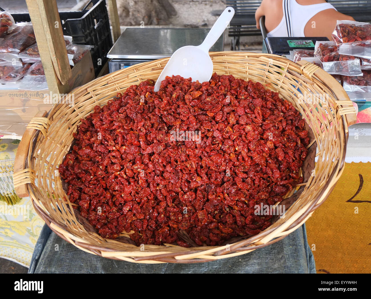 Sole siciliano pomodori secchi nel mercato,NOTO,Sicilia,Italia Foto Stock