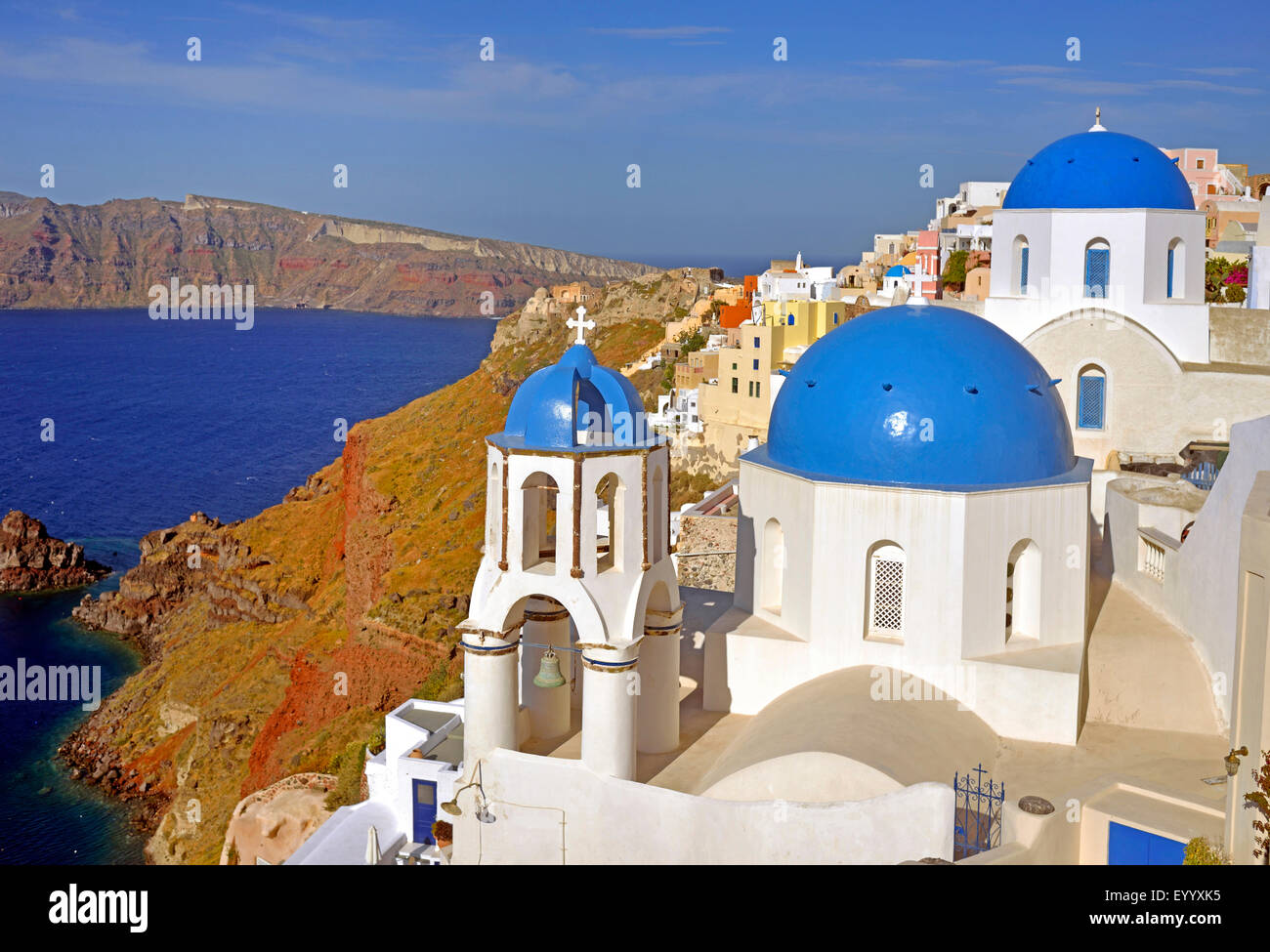 La chiesa nel villaggio di Oia, Grecia CICLADI, Santorin Foto Stock La chiesa nel villaggio di Oia, Grecia CICLADI, Santorin Foto Stock