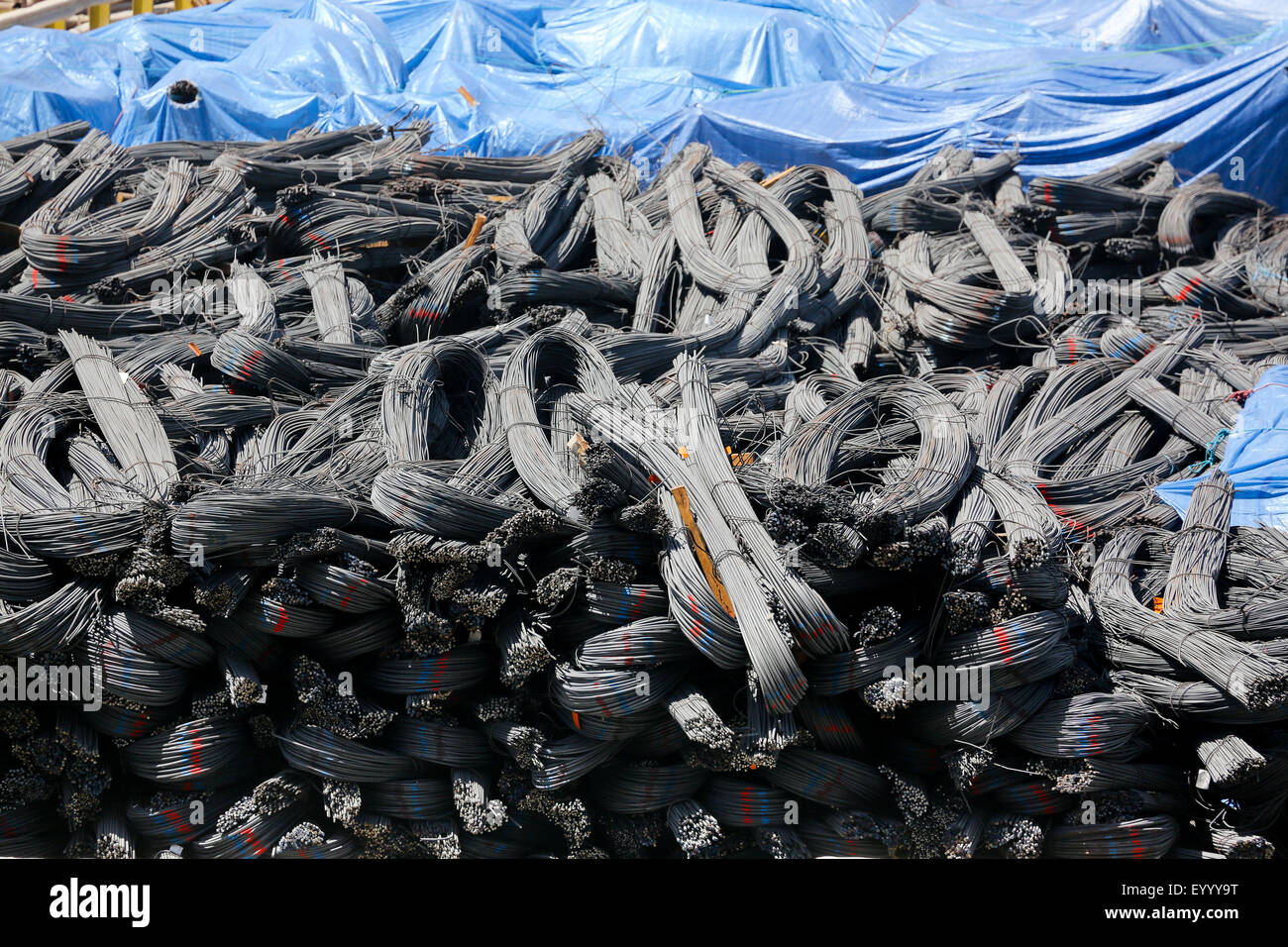 Tondini di acciaio per la costruzione. Seduti sul Quayside. Porto di Salalah Oman. Medio Oriente Foto Stock