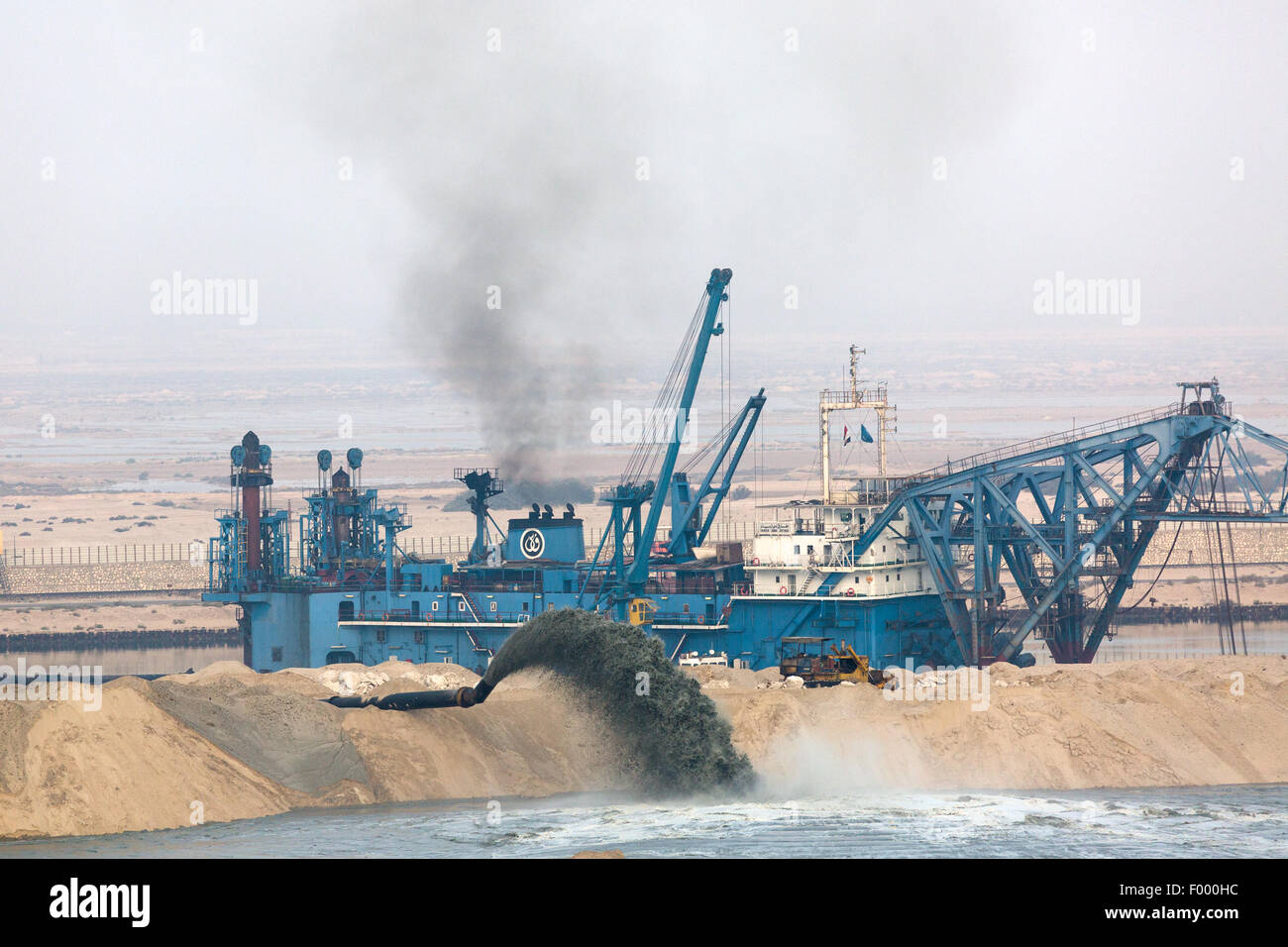 Costruzione di navi a lavorare sul secondo canale di Suez sezione Egitto Foto Stock