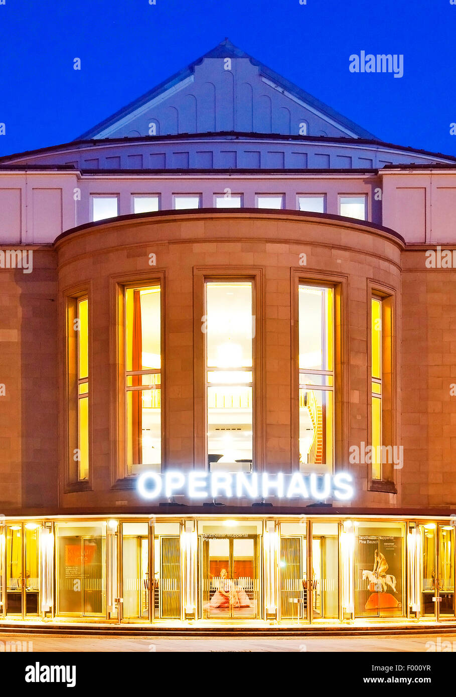 Wuppertal Opera House in Barmen al blue ora, in Germania, in Renania settentrionale-Vestfalia, Bergisches Land, Wuppertal Foto Stock