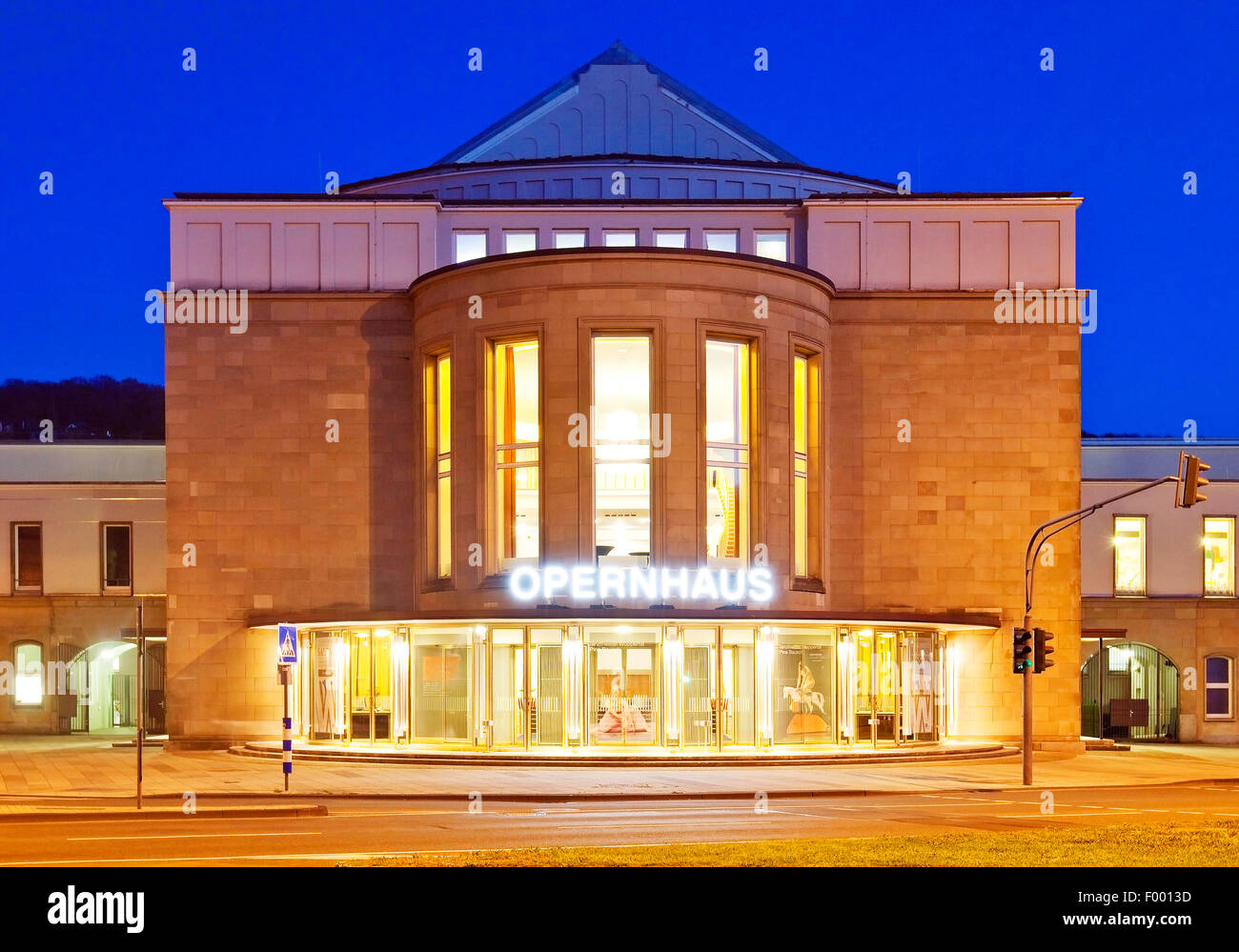 Wuppertal Opera House in Barmen al blue ora, in Germania, in Renania settentrionale-Vestfalia, Bergisches Land, Wuppertal Foto Stock