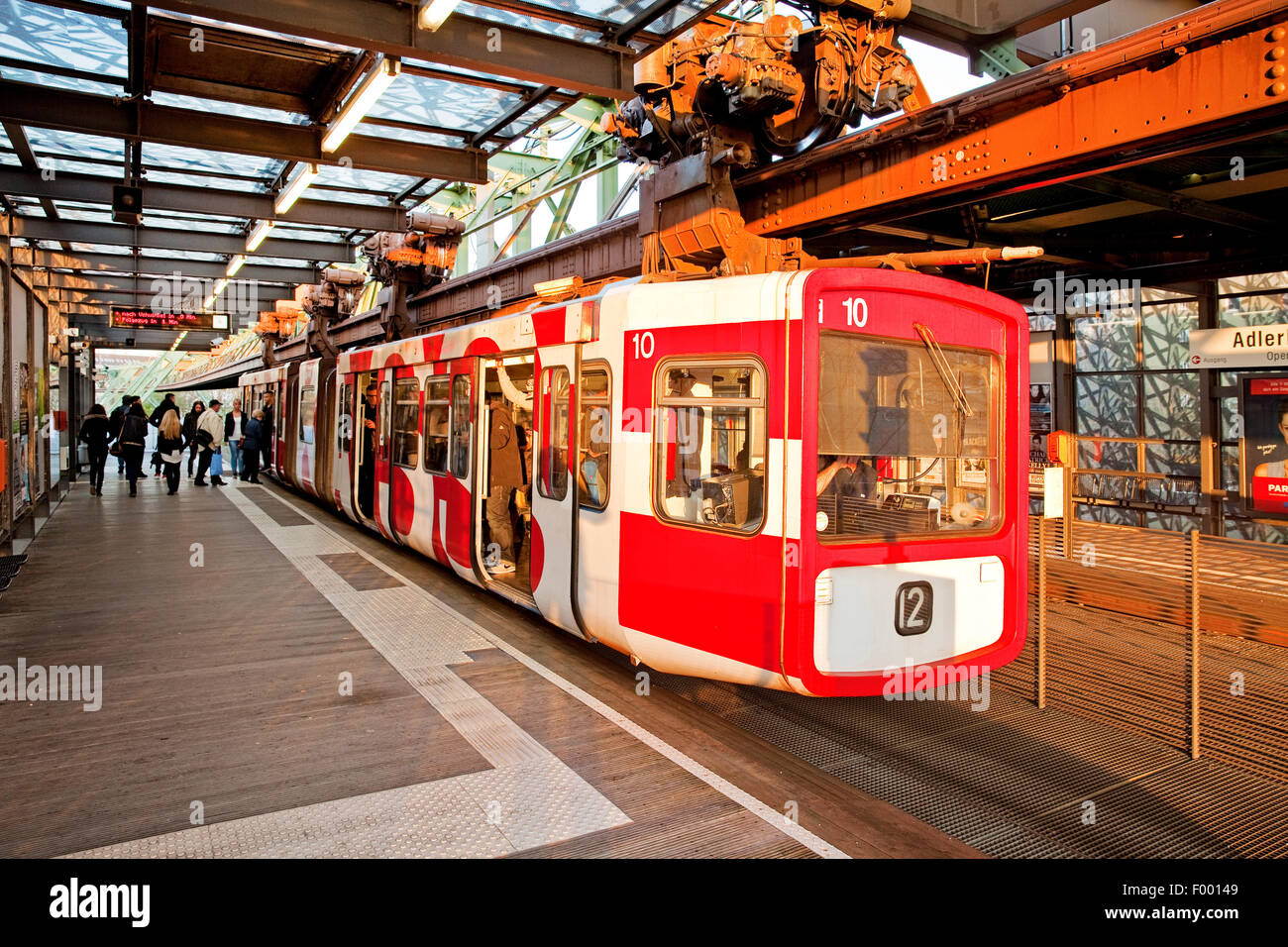 Wuppertal Ferroviaria di sospensione a scalo Adlerbruecke, in Germania, in Renania settentrionale-Vestfalia, Bergisches Land, Wuppertal Foto Stock