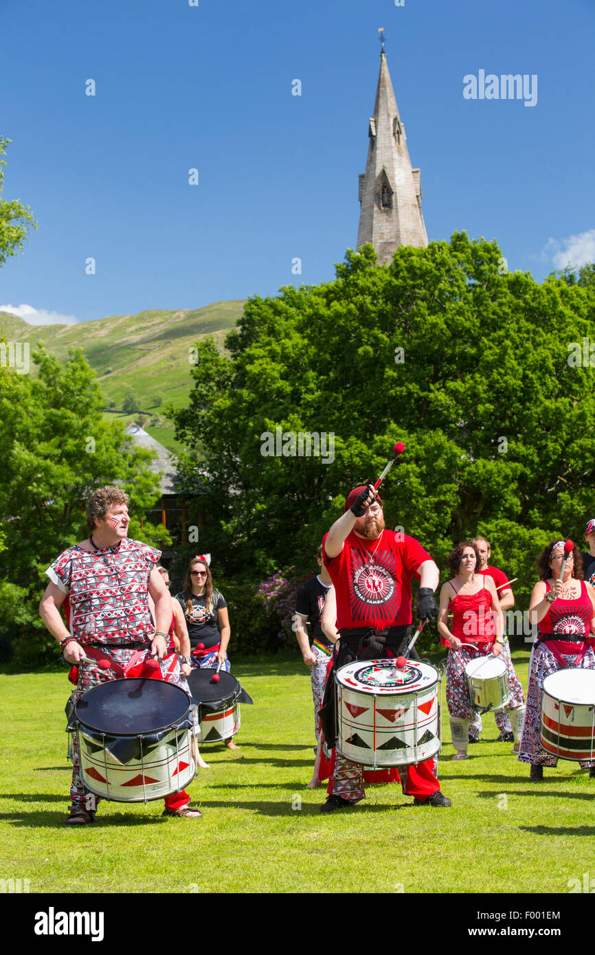 Una banda di tamburo in ambleside, cumbria, Regno Unito. Foto Stock