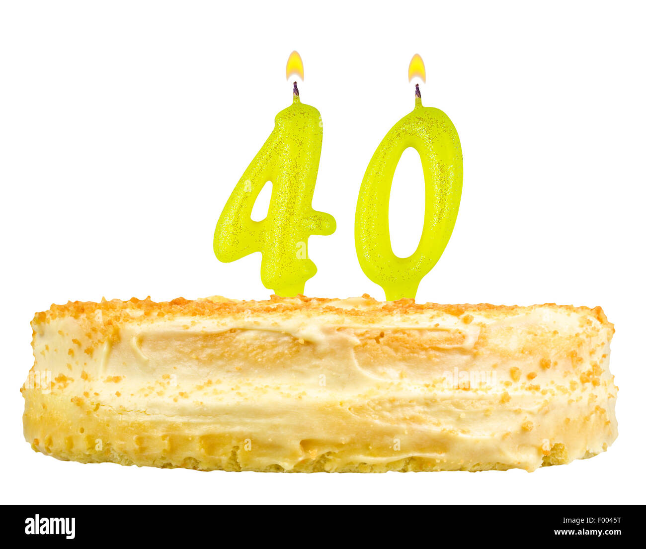 Torta di compleanno con candele numero quaranta isolati su sfondo bianco Foto Stock