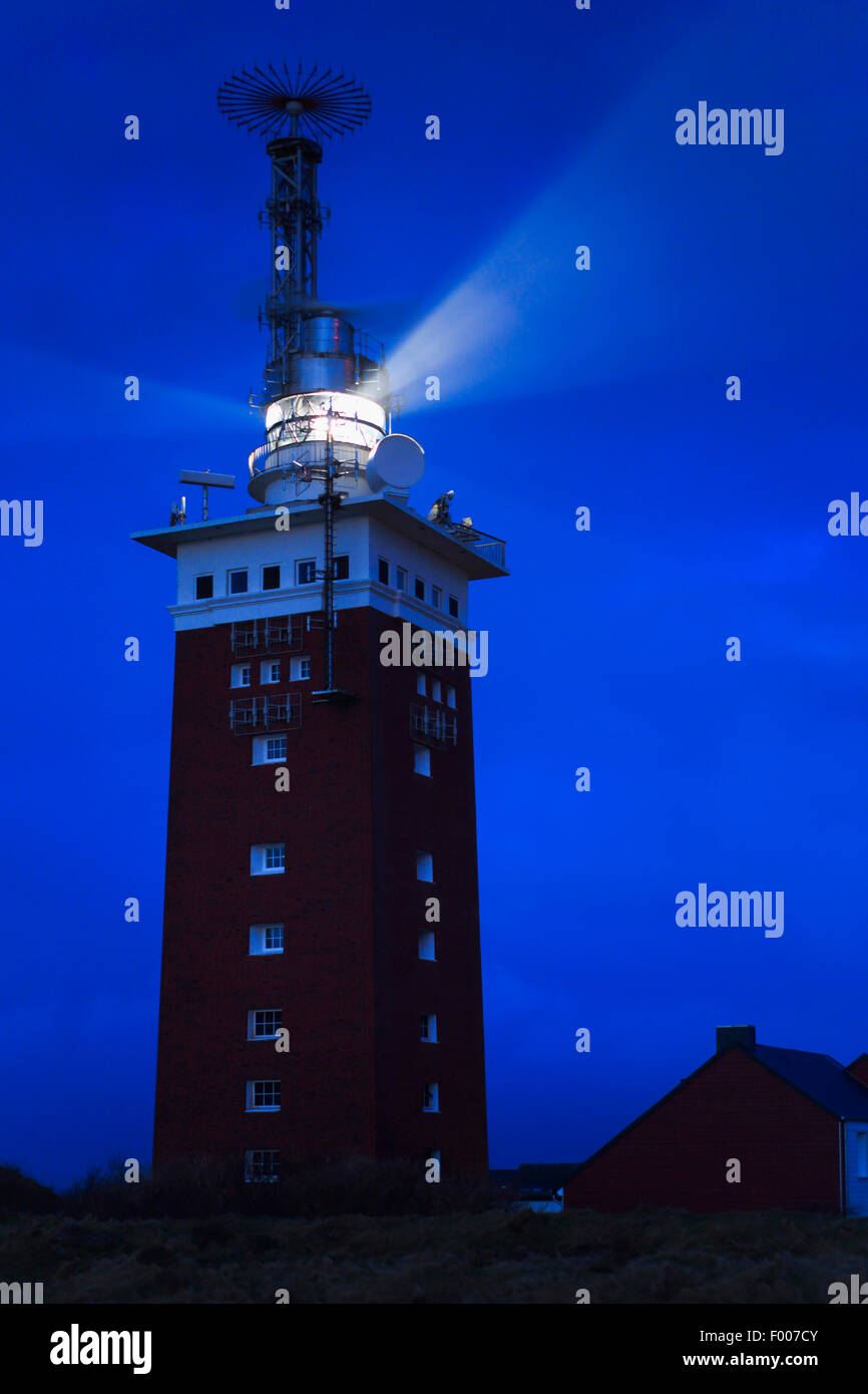 Faro sull isola di Helgoland nel crepuscolo, Germania, Schleswig-Holstein, Isola di Helgoland Foto Stock