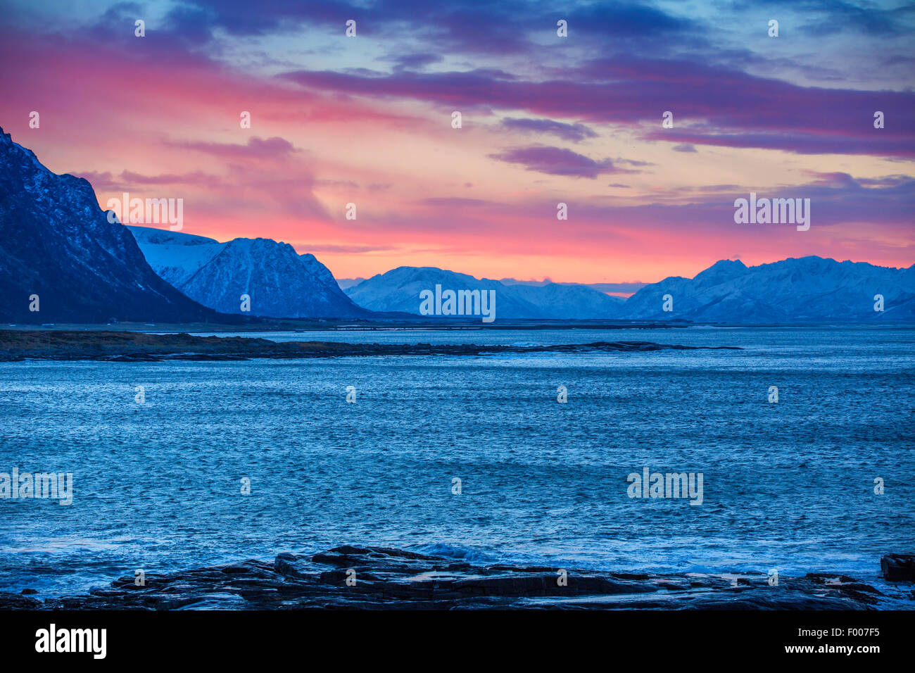 Notte polare a mezzogiorno, Norvegia, VesterÕlen, Insel e°ya, Andenes Foto Stock