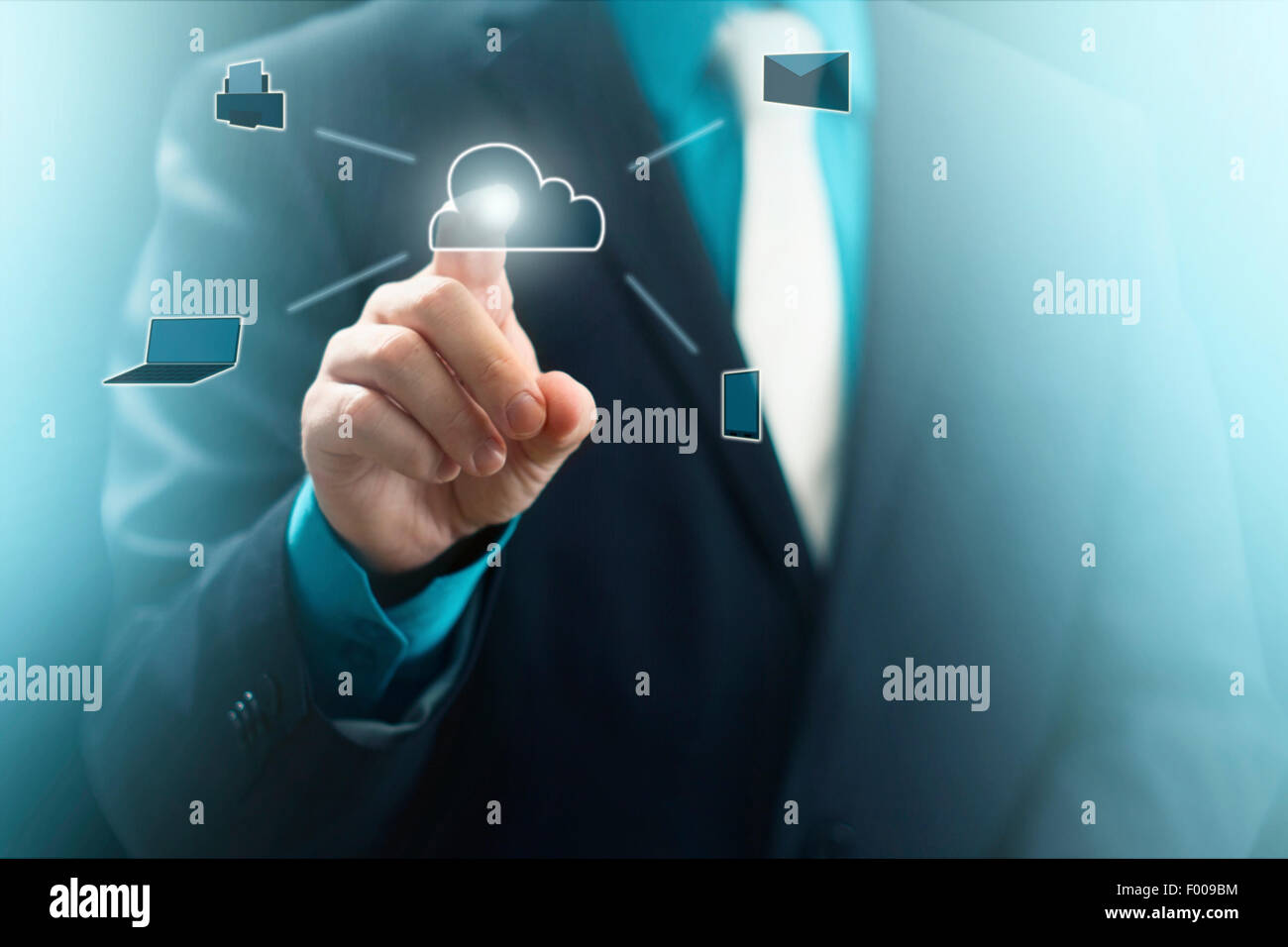 Uomo in tuta premendo il servizio Cloud icone Foto Stock