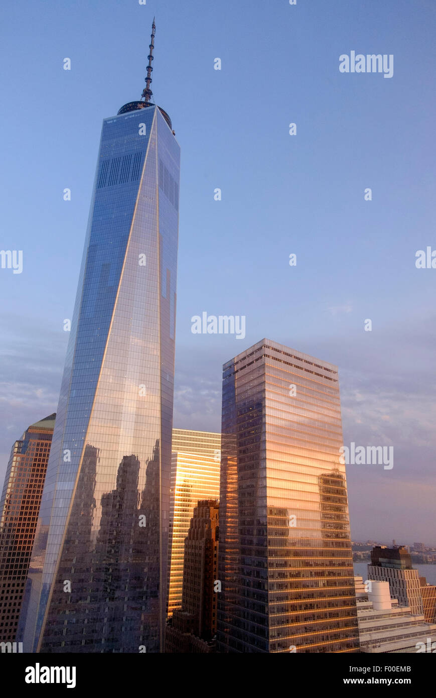 One World Trade Center durante un sunrise in Estate, New York, NY, STATI UNITI D'AMERICA, Stati Uniti d'America. Foto Stock