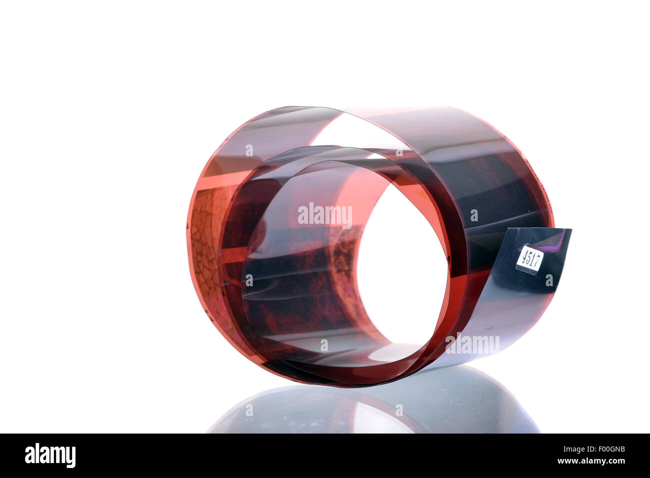 Close up di un impiegato medio formato rotolo pellicola isolato su bianco Foto Stock