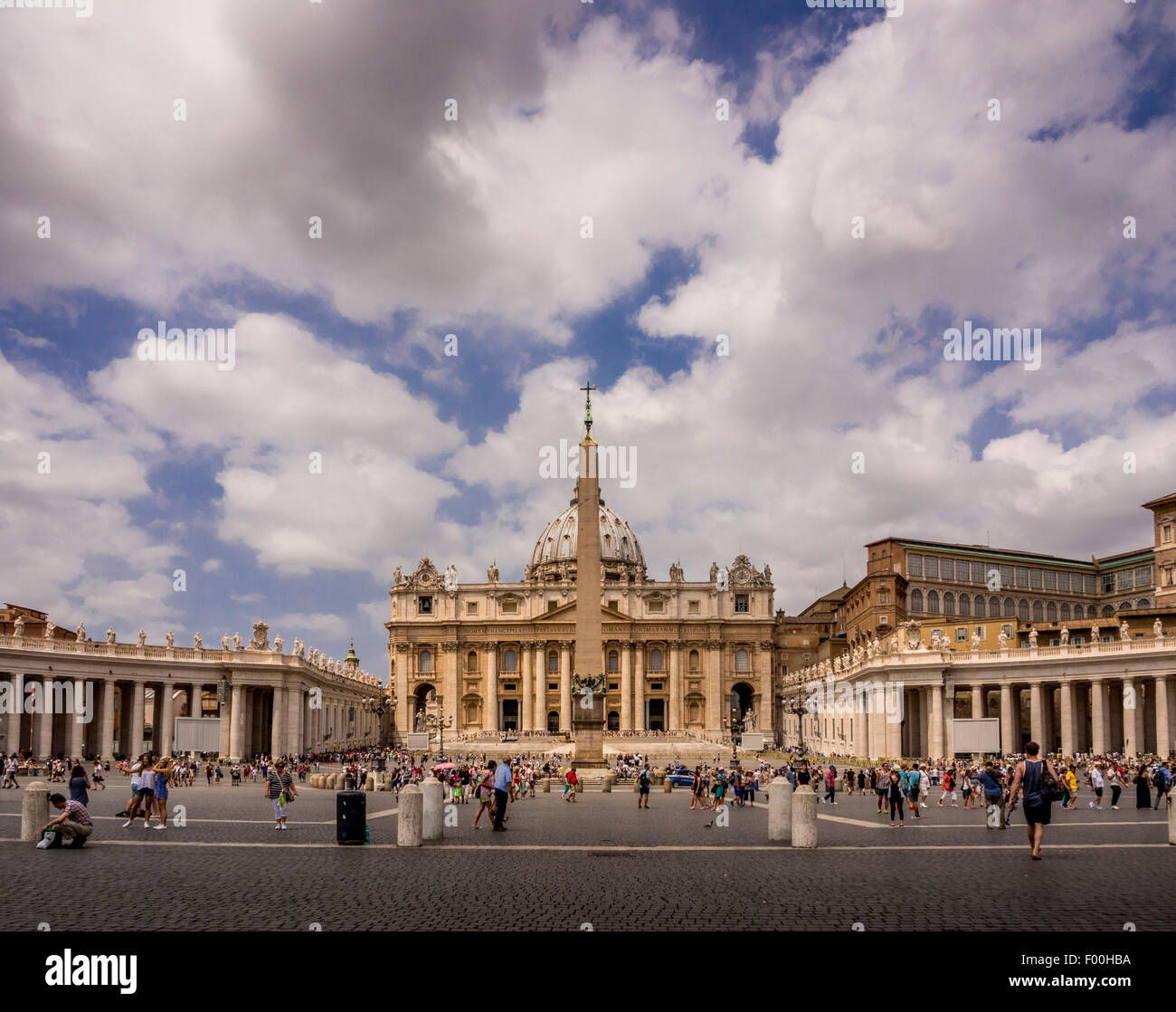 Basilica di San Pietro e Piazza San Pietro. Città del Vaticano, Roma. L'Italia. Foto Stock