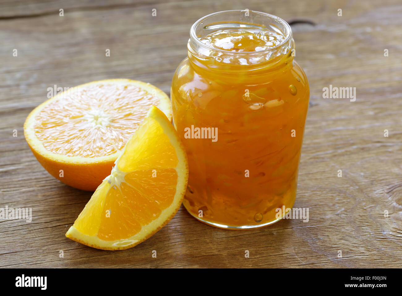 Organico in casa marmellata di arance Marmellata con la scorza di arancia Foto Stock