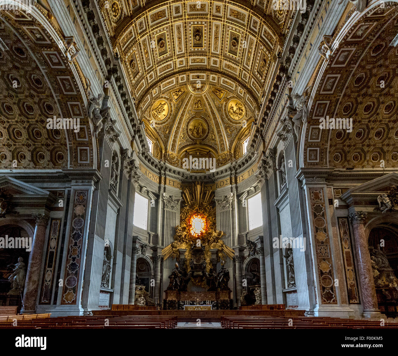 La Basilica di San Pietro. Città del Vaticano, Roma. L'Italia. Foto Stock