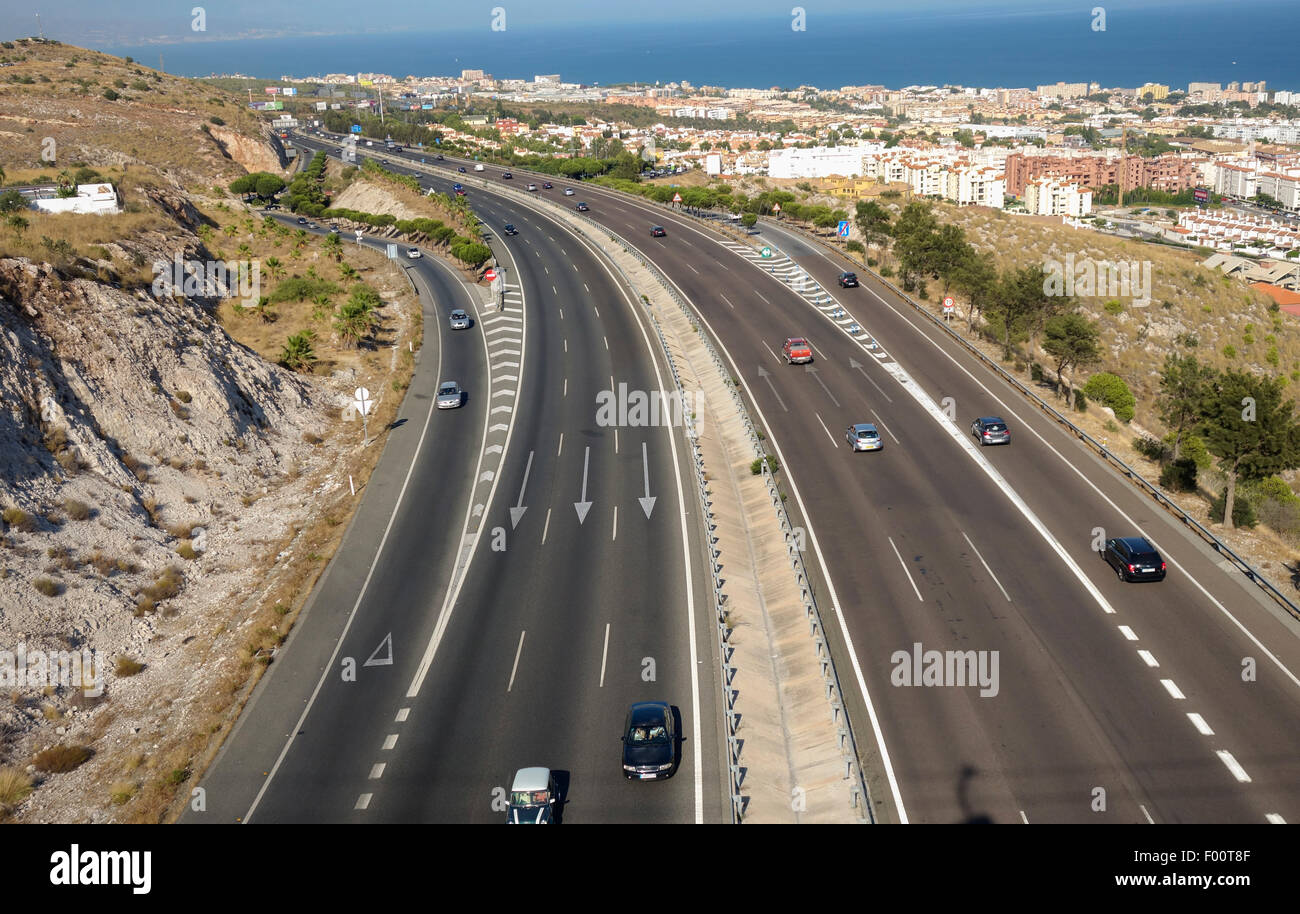 Vista aerea 6 lane Autostrada costiera A7, Costa del Sol, N340, Malaga, Spagna. Foto Stock